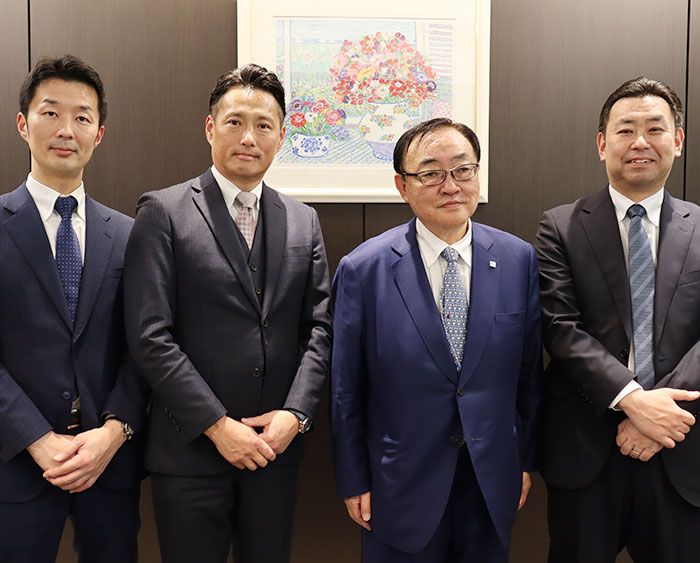 進学プラザグループ 代表取締役 阿部 孝治氏、(株)東京進学ゼミナール 顧問 三澤 徹 氏、ストライク鈴木、ストライク魚谷