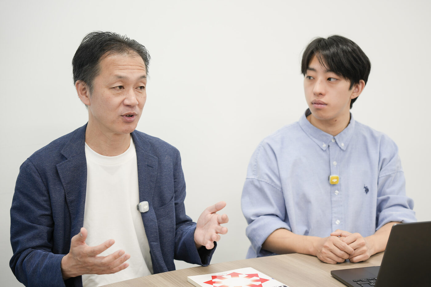 若手エンジニアへメッセージを送る荒井邦彦