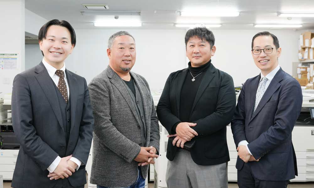 サポートリンク株式会社 代表取締役社長（現 顧問） 宮田 崇伸氏 取締役副社長（現 代表取締役社長） 徳森 英治氏