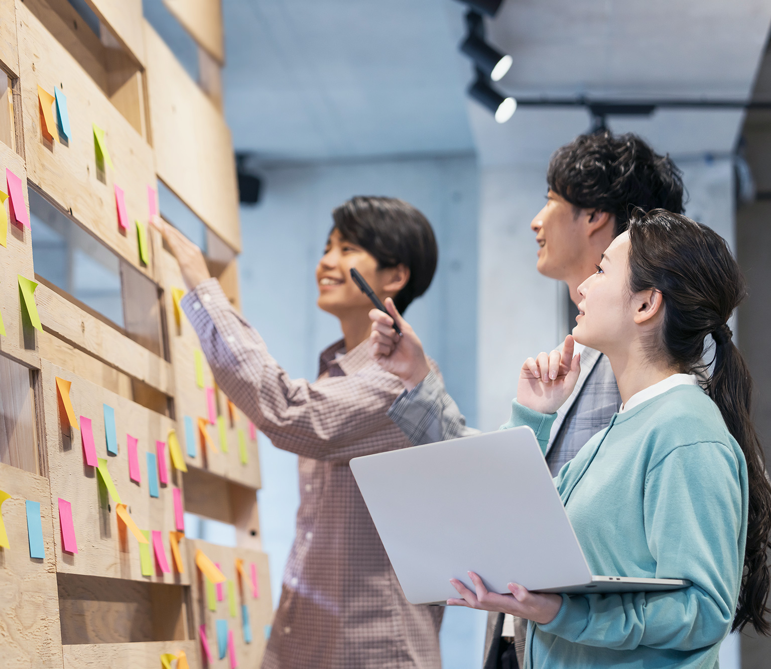 
                    企業の成長を促進し、次世代への競争力を育む。