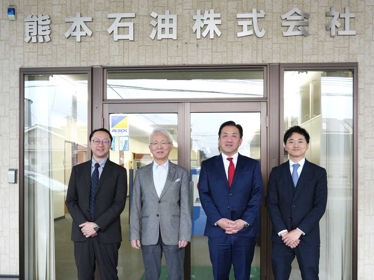 M&Aという決断を経て、地域エネルギーの未来を共に見据える岡英生顧問(左)と栗林慶太社長(右)、担当コンサルタント