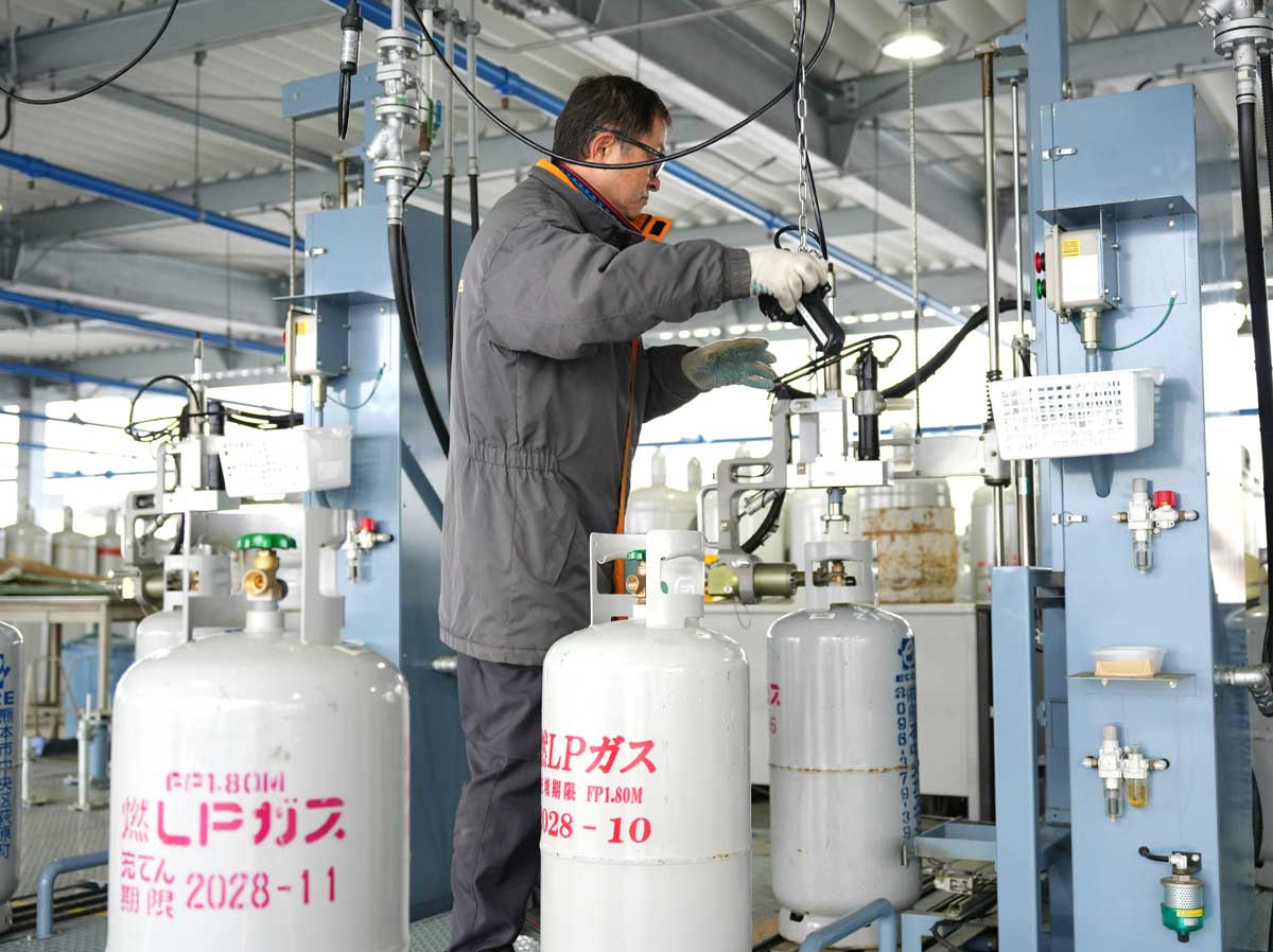 効率的な運用を可能にする最新設備が整った宇土充填所のプラットフォーム