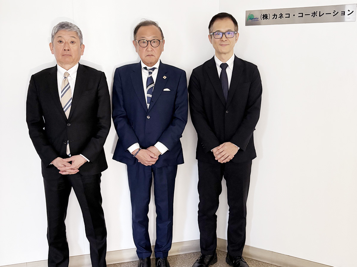 株式会社カネコ・コーポレーション 代表取締役会長 金子 博一 氏、小池社長、譲受先である株式会社事業承継機構の吉川社長